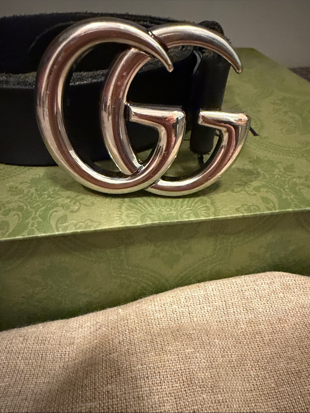 Gucci 80  Black Leather Belt with Silver Interlocking GG Buckle - Picture 2 of 2